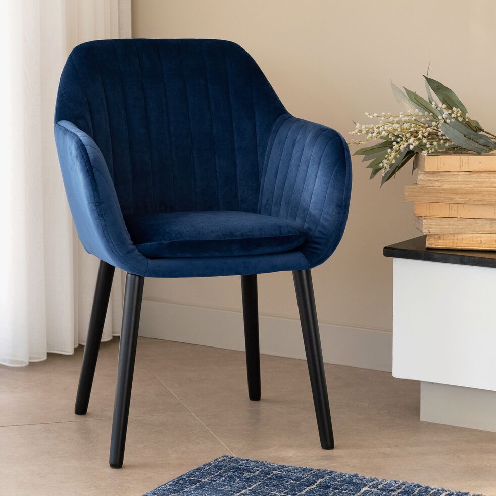 Chaise Capitonnee En Velours Avec Accoudoirs Et Pietement En Hetre Laque Noir Bleu Figuerolles Shell Chaise Alinea Chaise Capitonnee En Velours Avec Accoudoirs Et Pietement En Hetre Laque Noir Bleu Figuerolles Shell Chaise Alinea