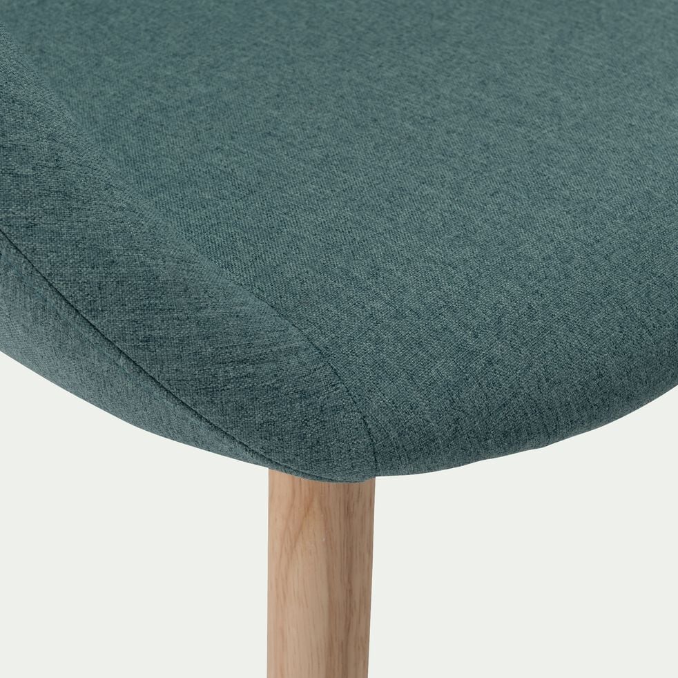 Chaise en tissu avec accoudoirs et piétement naturel - vert cèdre-DELINA
