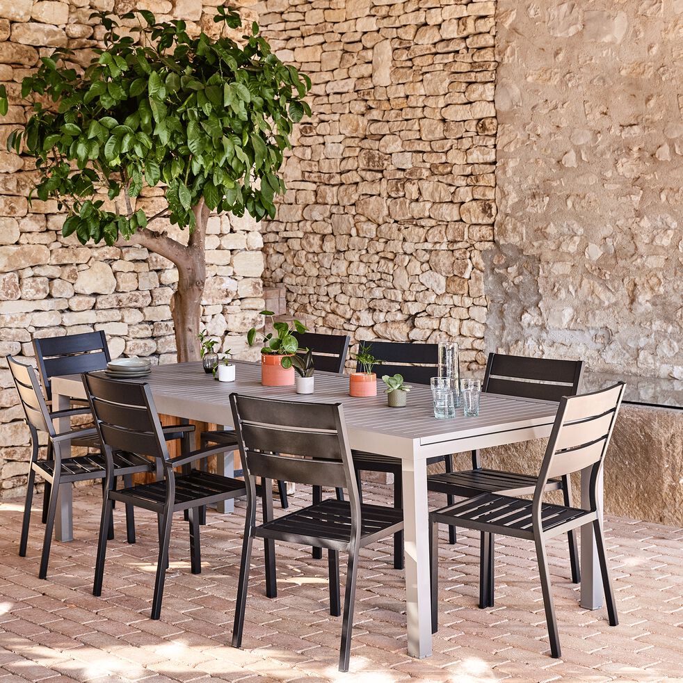 Table de jardin extensible bois et gris et 12 chaises empilables