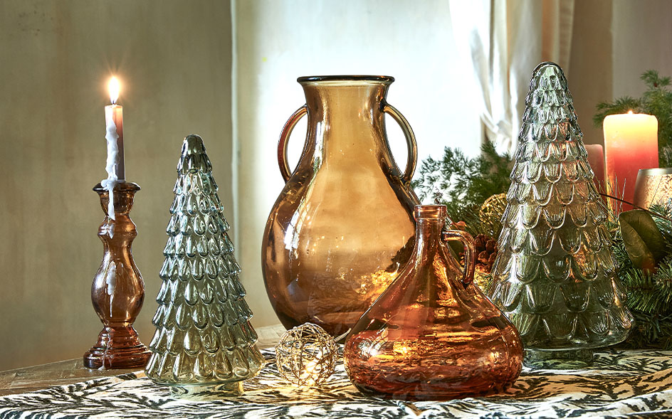 vases et branchages de Noël
