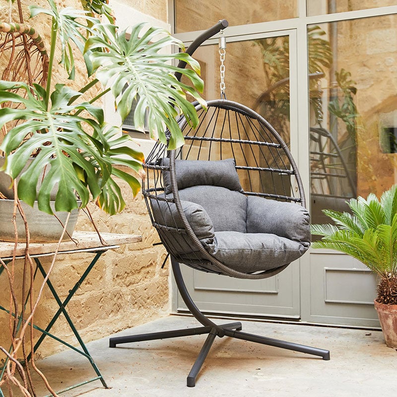 alinea idees déco, fauteuil suspendu pour aménager un séjour bohème
