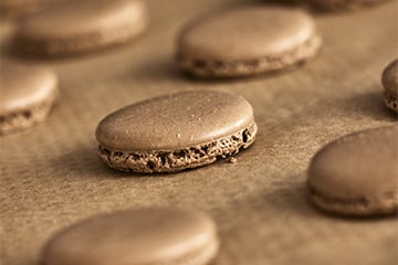 https://www.alinea.com/on/demandware.static/-/Sites-ali_master/default/dw2ba9b84b/images/27810613/Atelier-cuisine-macarons-chocolat-fruit-A-2.jpg