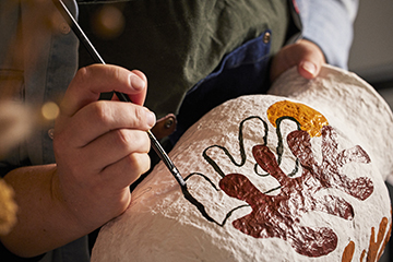Peinture sur vase ou sur assiette-ATELIER
