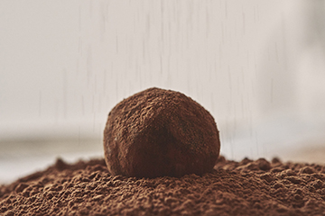 https://www.alinea.com/on/demandware.static/-/Sites-ali_master/default/dwd4a39c32/images/27897645/Atelier-cuisine-truffes-chocolat-A-3.jpg