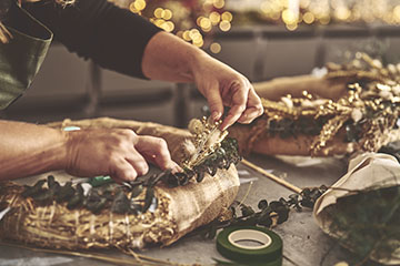 https://www.alinea.com/on/demandware.static/-/Sites-ali_master/default/dwfcb3267c/images/27896372/Atelier-creatif-couronne-noel-fleurs-sechees-A-4.jpg